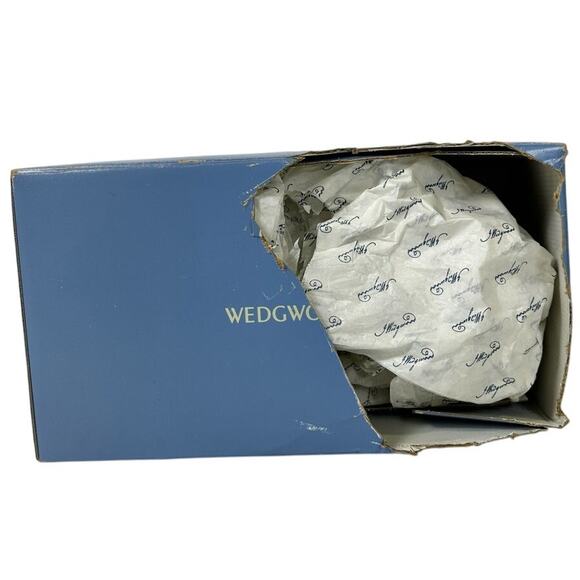 Wedgwood 1996 White Earthenware England Embossed Classic Garden 5" Vase-NEW! - Picture 6 of 9